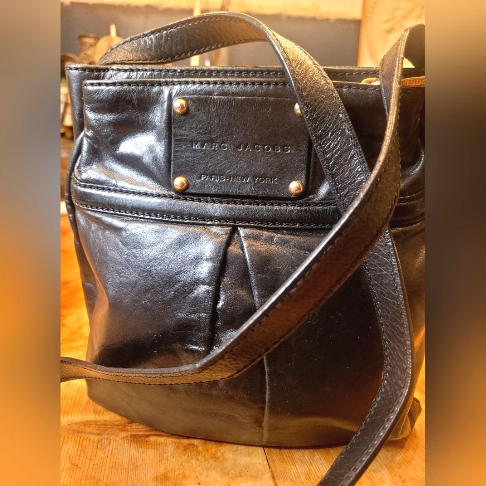 MARC JACOBS Slim East West Pleated Black Leather Swingpack Crossbody Bag